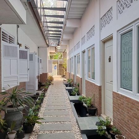 Bu Sepuh Guesthouse Sangkanurip Exteriér fotografie