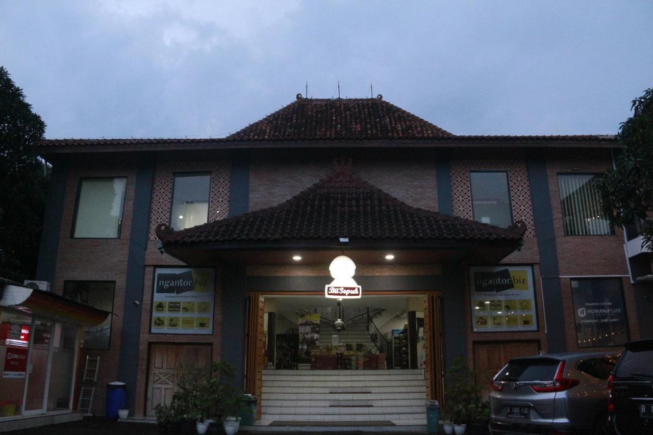 Bu Sepuh Guesthouse Sangkanurip Exteriér fotografie