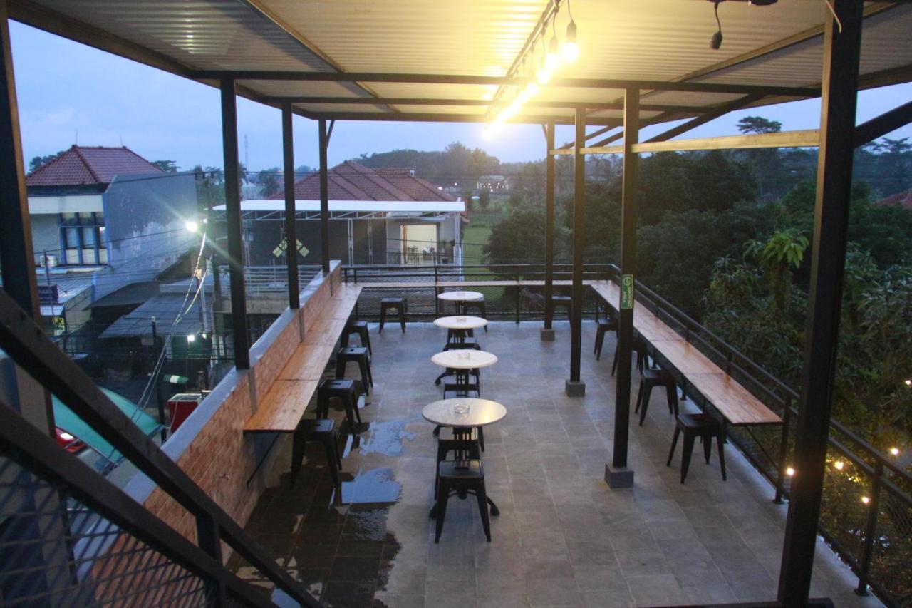 Bu Sepuh Guesthouse Sangkanurip Exteriér fotografie