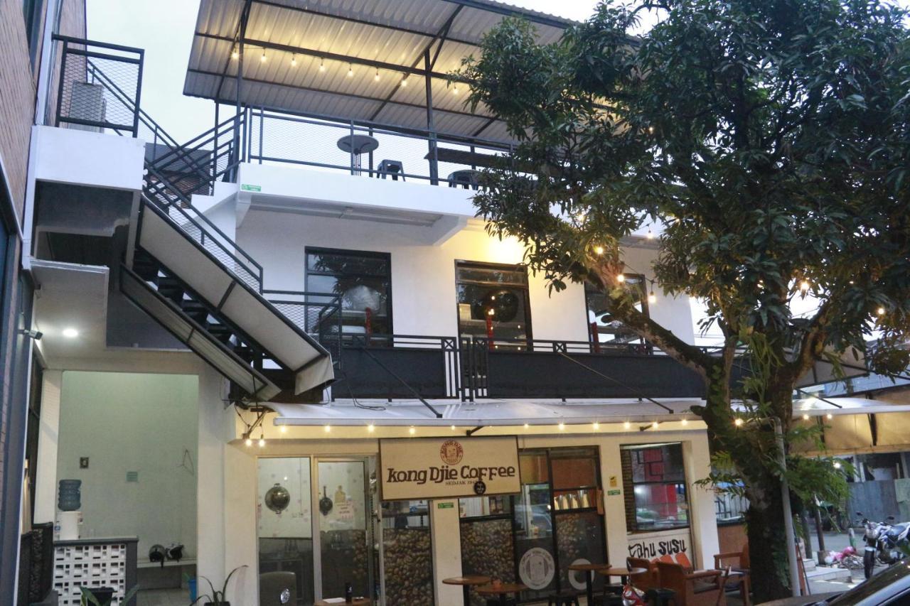 Bu Sepuh Guesthouse Sangkanurip Exteriér fotografie